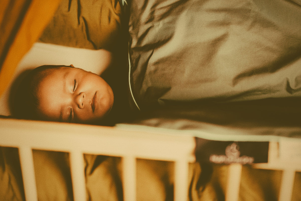 Fussy nights: Hvad er årsagen, og hvordan kan man tackle det?